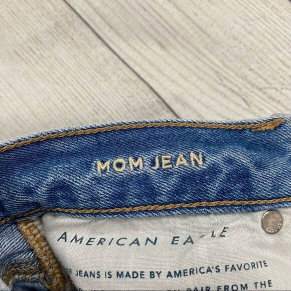 AEO distressed mom jean sz 2 regular - Picture 11 of 12